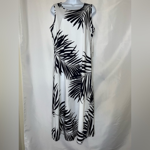 Chico’s Palm Print Back Tier Mini Dress in Navy and White, size 0.5/US 6, NWT! - Picture 6 of 11